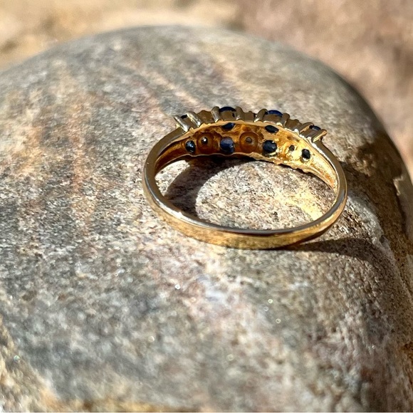 10K yellow gold diamond and Sapphire band ring - Picture 8 of 10